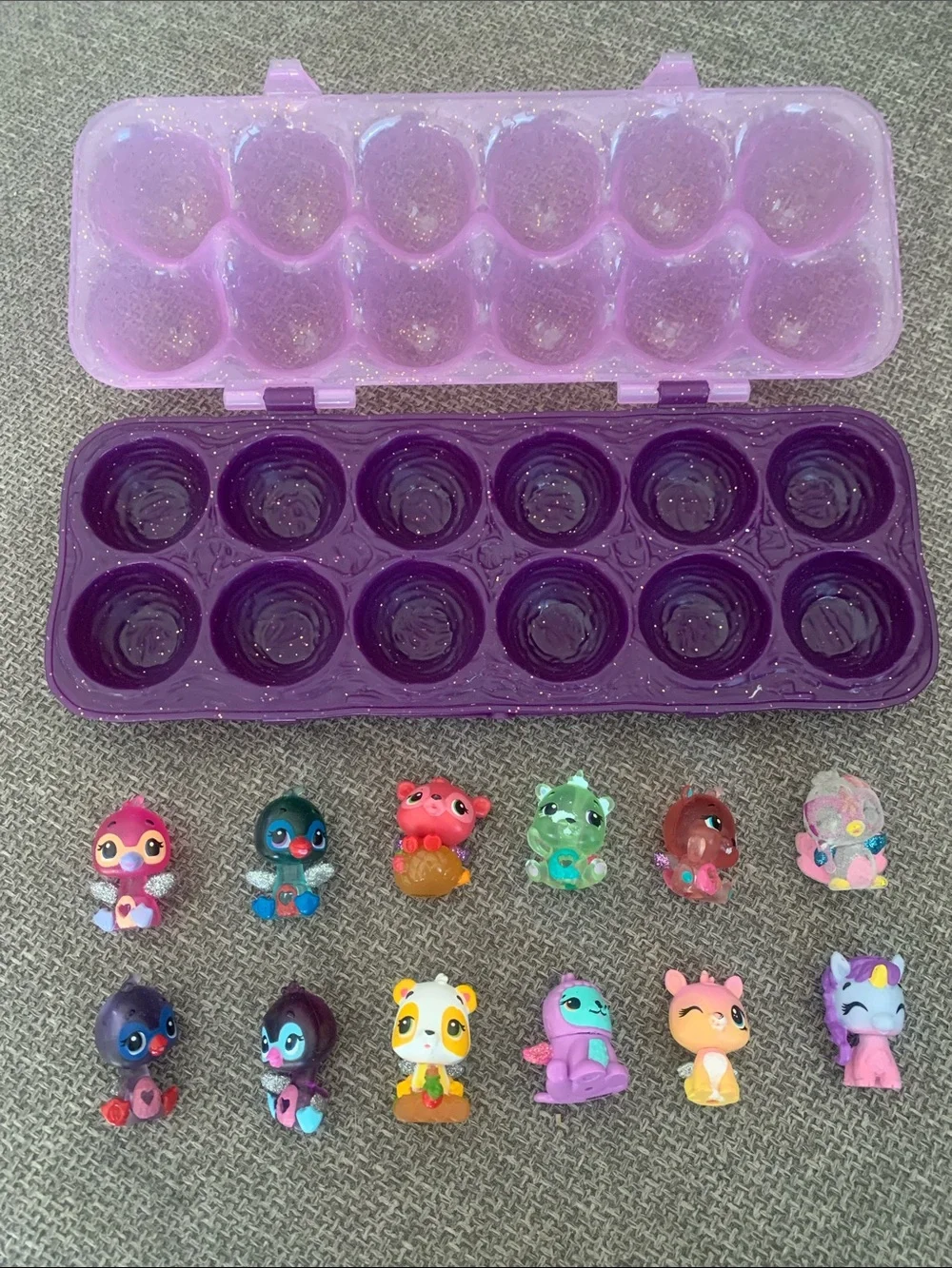 Hatchimals CollEGGtibles Purple Egg Storage Container and Figures
